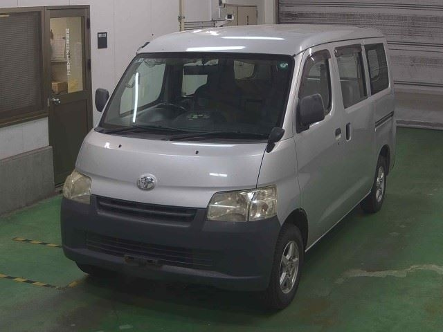 TOYOTA TOWN ACE VAN 2011