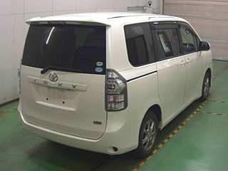 TOYOTA VOXY 2010