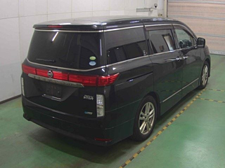 NISSAN ELGRAND 2010