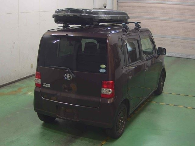 TOYOTA PIXIS SPACE 2011