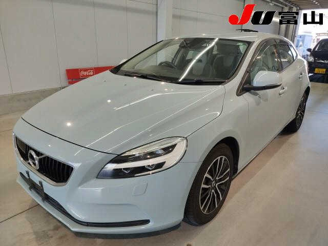 VOLVO V40 2019