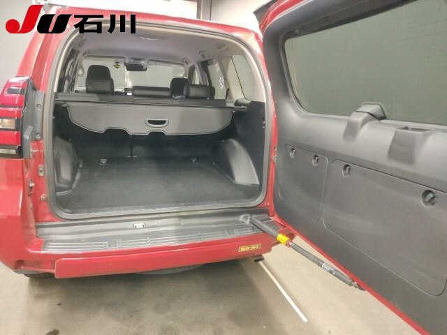 TOYOTA LAND CRUISER PRADO 2019