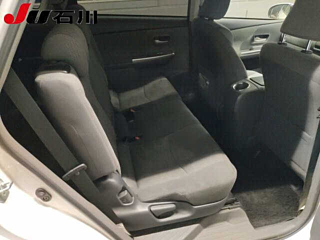 TOYOTA PRIUS ALPHA 2012