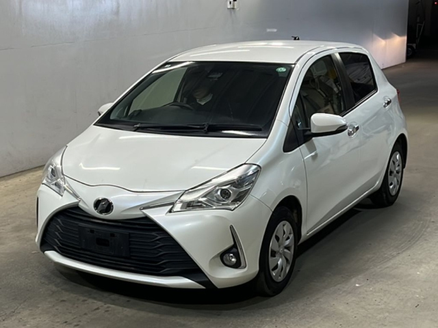 TOYOTA VITZ 2019