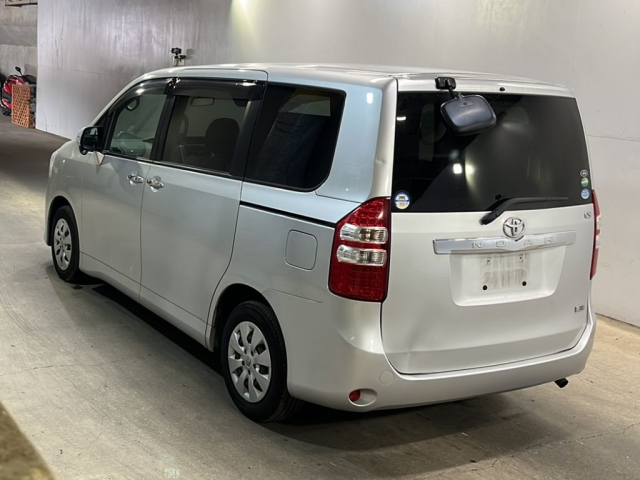 TOYOTA NOAH 2012