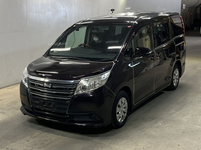 TOYOTA NOAH 2014