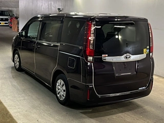 TOYOTA NOAH 2014