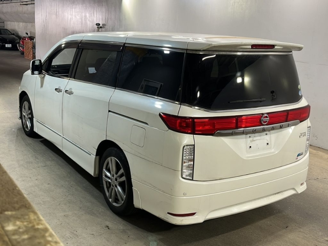 NISSAN ELGRAND 2011