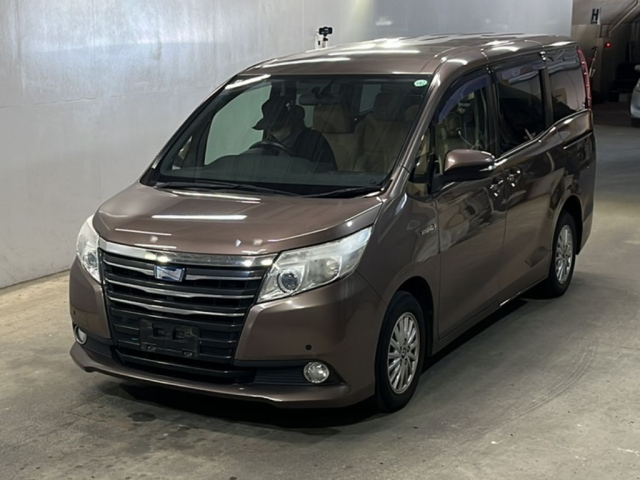 TOYOTA NOAH 2014