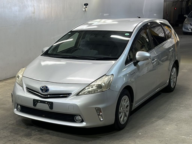 TOYOTA PRIUS ALPHA 2013