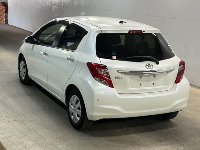 TOYOTA VITZ 2016