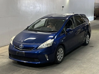 TOYOTA PRIUS ALPHA 2013