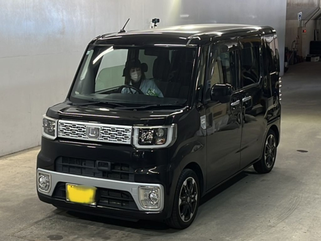 DAIHATSU WAKE 2015