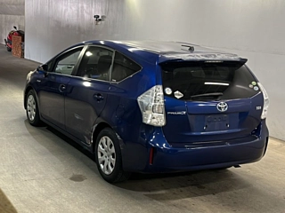 TOYOTA PRIUS ALPHA 2013