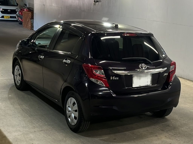 TOYOTA VITZ 2015