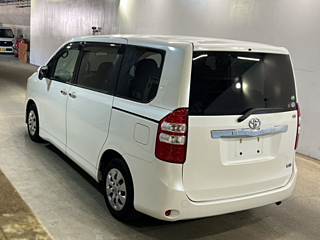 TOYOTA NOAH 2013