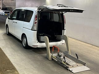 NISSAN SERENA 2013