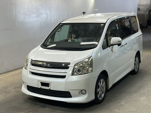 TOYOTA NOAH 2008