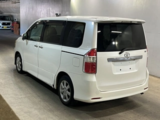 TOYOTA NOAH 2008