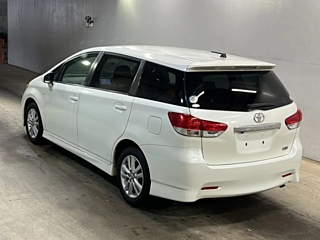 TOYOTA WISH 2010
