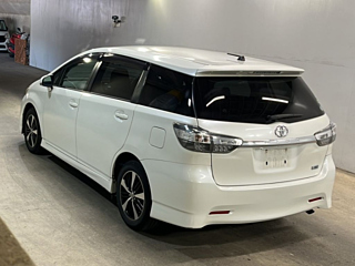 TOYOTA WISH 2013