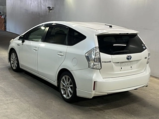 TOYOTA PRIUS ALPHA 2012