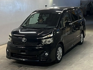 TOYOTA VOXY 2010