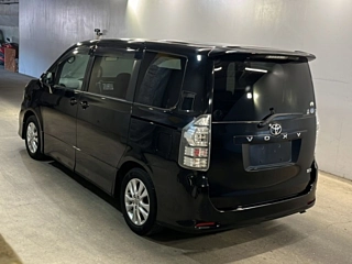 TOYOTA VOXY 2010