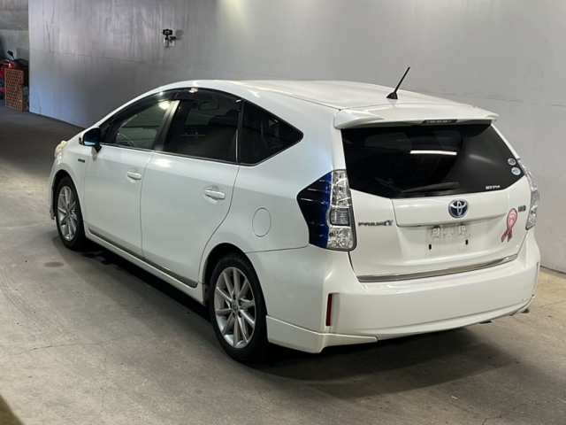 TOYOTA PRIUS ALPHA 2012