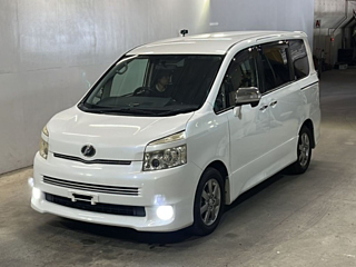 TOYOTA VOXY 2010