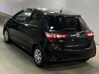 TOYOTA VITZ 2018
