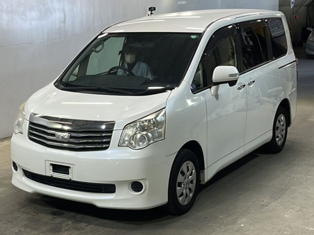 TOYOTA NOAH 2012