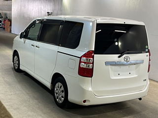 TOYOTA NOAH 2012