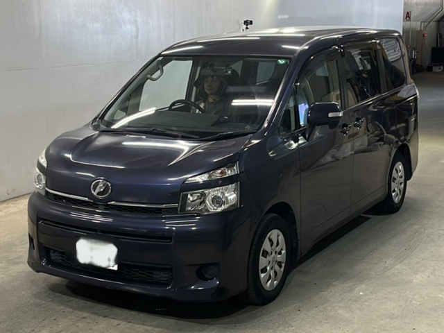 TOYOTA VOXY 2013