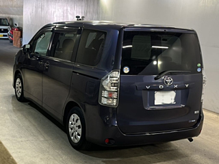 TOYOTA VOXY 2013