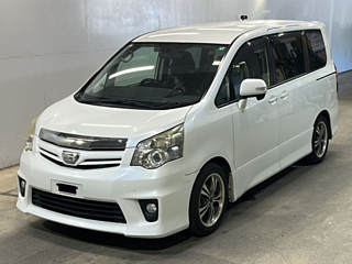 TOYOTA NOAH 2011