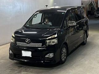 TOYOTA VOXY 2011