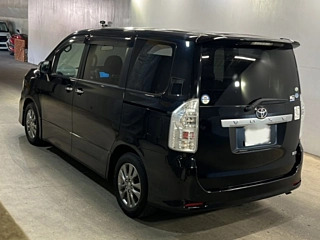 TOYOTA VOXY 2011