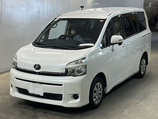 TOYOTA VOXY 2010