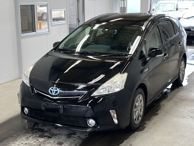 TOYOTA PRIUS ALPHA 2014