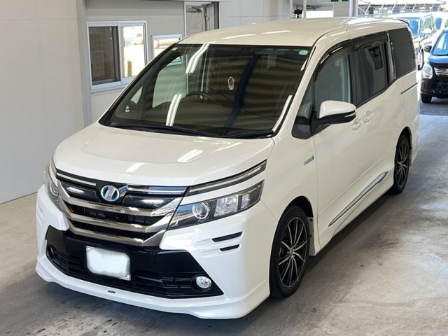 TOYOTA VOXY 2014