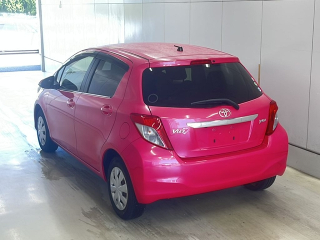 TOYOTA VITZ 2013