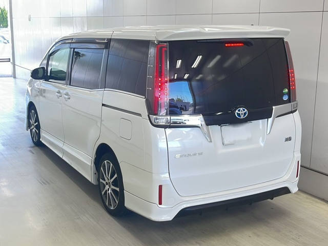 TOYOTA ESQUIRE 2018