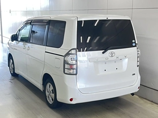TOYOTA VOXY 2011