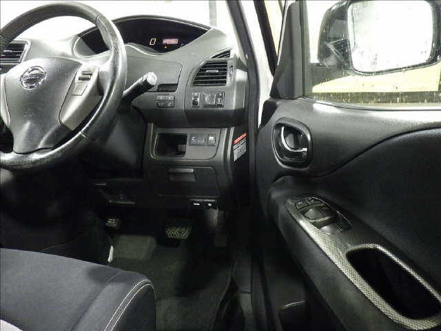 NISSAN SERENA 2011