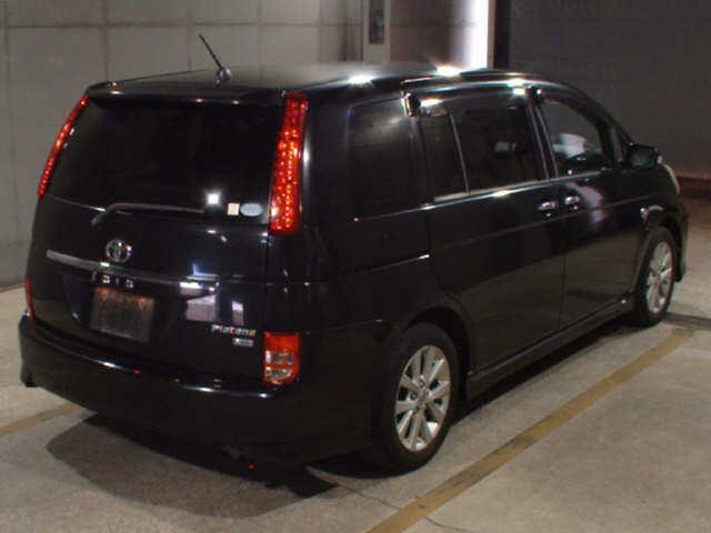 TOYOTA ISIS 2010
