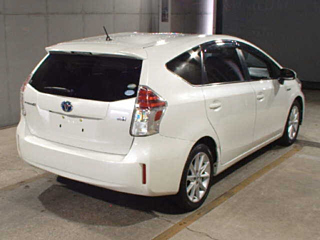TOYOTA PRIUS ALPHA 2015
