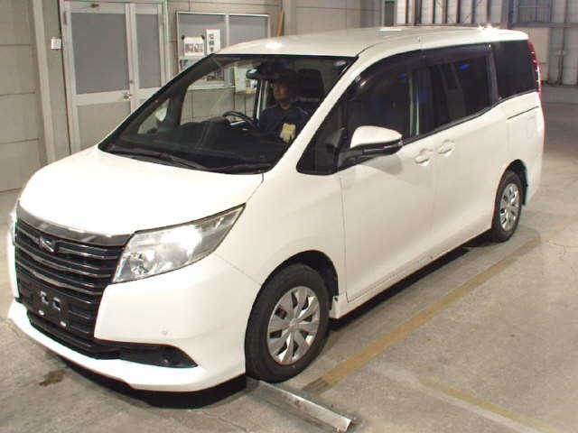 TOYOTA NOAH 2014