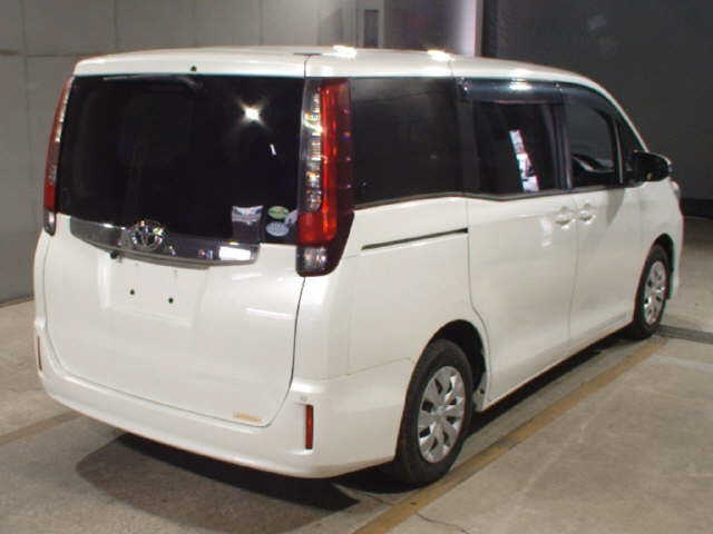 TOYOTA NOAH 2014