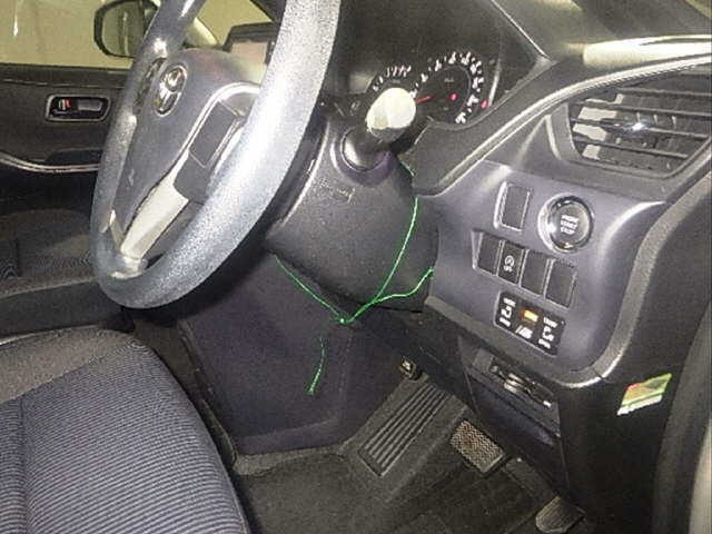 TOYOTA NOAH 2014